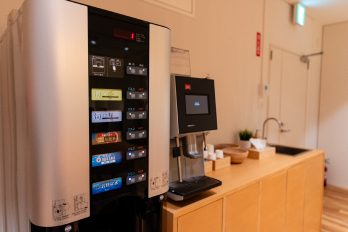 ソフトドリンク、挽きたてコーヒー飲み放題